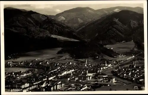 Ak Leoben Steiermark, Fliegeraufnahme vom Ort