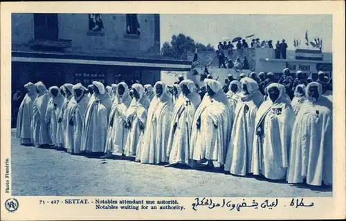 Ak Settat Marokko, Notables attendant une autorité, Beamte