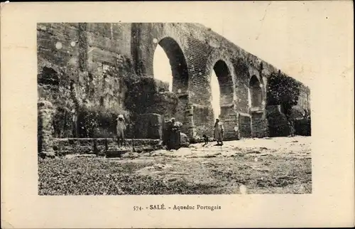 Ak Salé Marokko, Aqueduc Portugais, Aquädukt, Blick von unten