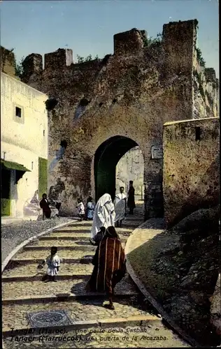 Ak Tanger Marokko, Une porte de la Casbah, Einheimische, Tor, Zitadelle