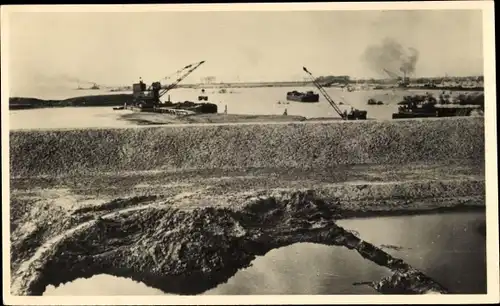 Ak Ritthem Walcheren Zeeland, Overzicht stand werk te Rammekens, Kräne, Deich, September 1945