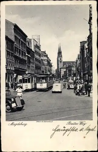 Ak Magdeburg an der Elbe, Breiter Weg, Straßenbahn Linie 1 u. 2, Verkehrspolizist, Autos, Kirche