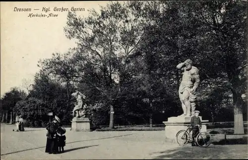 Ak Dresden Altstadt, Kgl. Großer Garten, Herkules Allee, Passanten