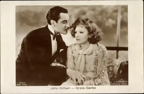 Ak Schauspielerin Greta Garbo und John Gilbert, Filmszene