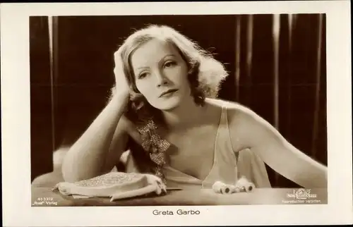 Ak Schauspielerin Greta Garbo, Portrait, Ross Verlag 4132/2