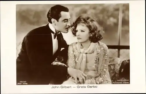 Ak Schauspielerin Greta Garbo und John Gilbert, Filmszene
