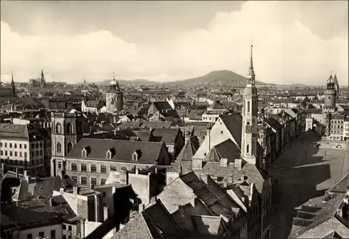 Ak Görlitz in der Lausitz, Panorama mit Landeskrone, Blick über die Häuser, Türme