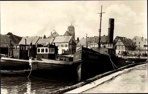 Ak Wolgast in Mecklenburg Vorpommern, Partie im Hafen, Fischerboot Schuja