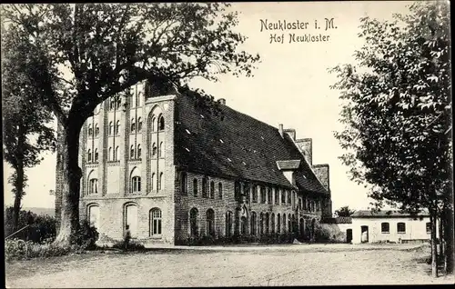 Ak Neukloster in Mecklenburg, Hof Neukloster, Außenansicht