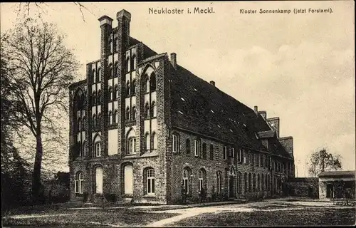 Ak Neukloster in Mecklenburg, ehem. Kloster Sonnenkamp, jetzt Forstamt, Außenansicht
