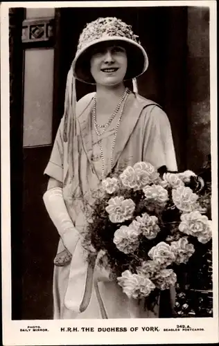 Ak The Duchess of York, Britisches Königshaus, Blumenstrauß