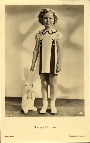 Ak Schauspielerin Shirley Temple, Portrait mit Plüschhase