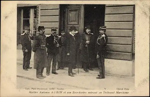 Ak Maitre Antonin Aubin et son Secretaire entrant au Tribunal Maritime