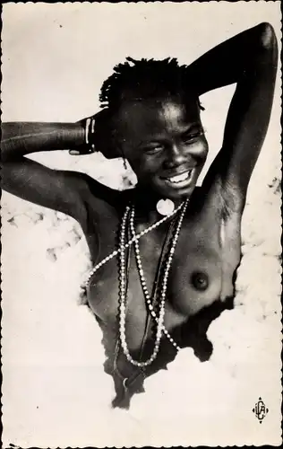 Ak Mayo Kebbi, Tchad, Jeune fille dans du coton