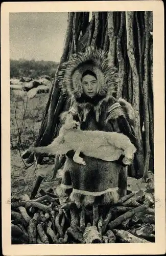 Ak Alaska USA, Contraste au Détroit de Behring, Frau in Volkstracht