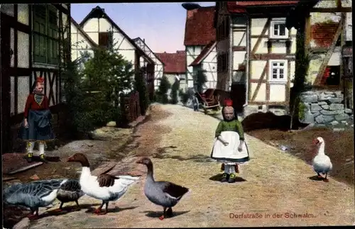 Ak Schwalm, Mädchen in Tracht in einer Dorfstraße