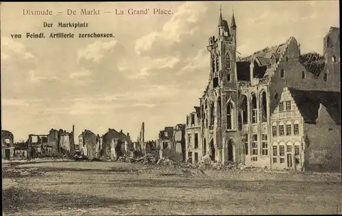 Ak Diksmuide Dixmude Westflandern, der Marktplatz von Feindl. Artillerie zerschossen