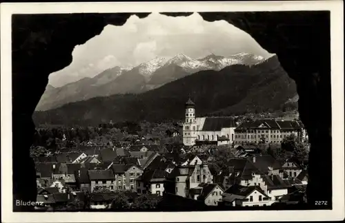 Ak Bludenz Vorarlberg, Durchblick zum Ort