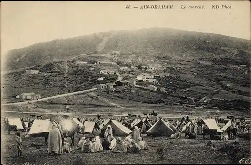 Ak Ain Draham Tunesien, Blick auf den Markt, Zelter, Passanten, Hügel