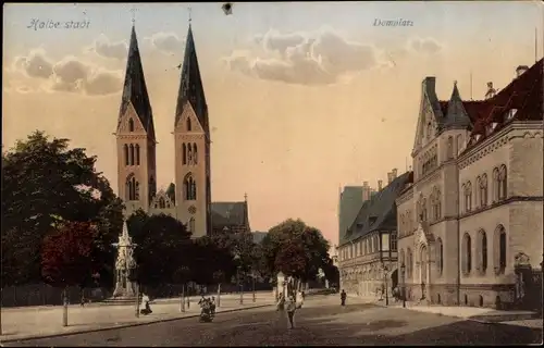 Ak Halberstadt am Harz, Domplatz, Dom. Passanten
