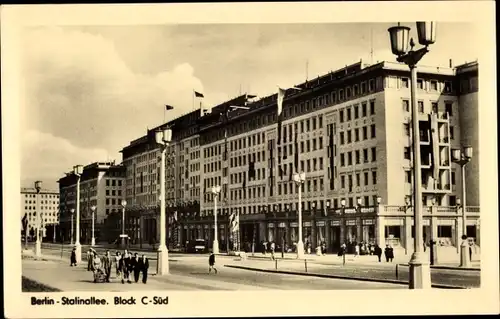 Ak Berlin Friedrichshain, Stalinallee, Blick auf Block C Süd