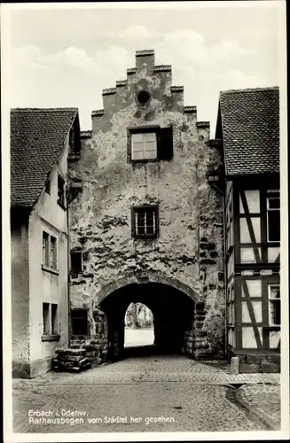 Ak Erbach im Odenwald, Der Rathausbogen vom Städtel her gesehen