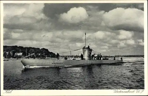 Ak Kiel, Deutsches U Boot, Unterseeboot U 7 im Hafen