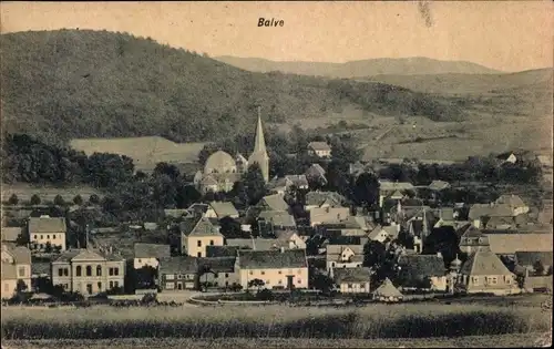 Ak Balve Nordrhein Westfalen, Totalansicht der Ortschaft, Kirche