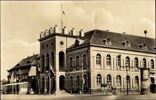 Ak Neustrelitz in Mecklenburg, Rathaus