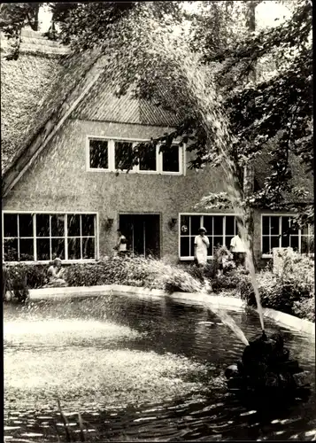 Ak Ueckermünde, Hauptgebäude im Tierpark, Becken