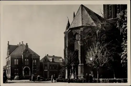 Ak Elten Emmerich am Niederrhein, Kirche mit Rathaus