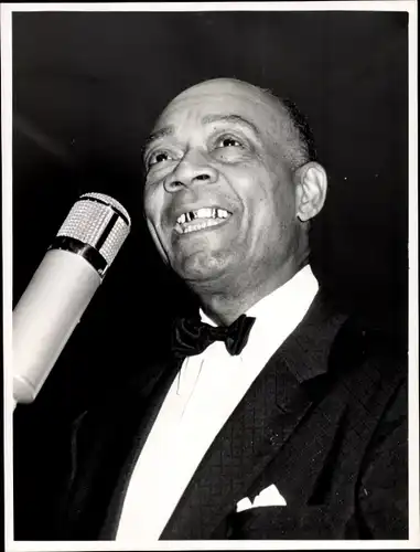 Foto Jazz Club Berlin 50er Jahre, Edward Ed Hall, Musiker, Mikrofon