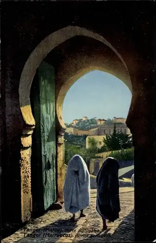 Ak Tanger Marokko, Porte portugaise, Blick durch ein Tor auf den Ort