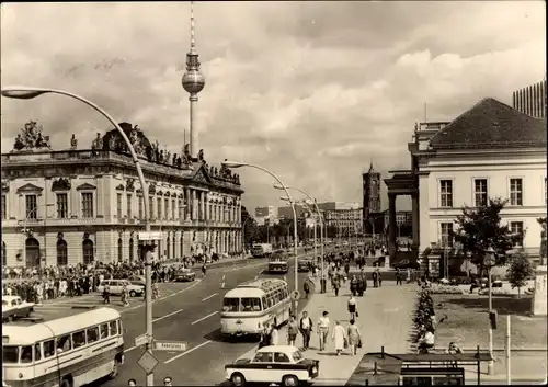 Ak Berlin Mitte, Unter den Linden, Busse, Straßenszene