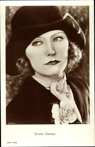 Ak Schauspielerin Greta Garbo, Portrait, Hut