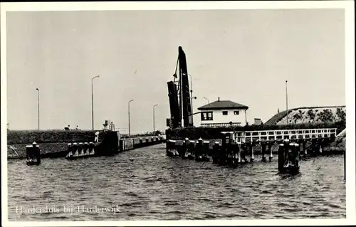 Ak Harderwijk Gelderland, Hardersluis, Rondvaart langs de Zuiderzeewerken vanaf Leiystad en Harderw.