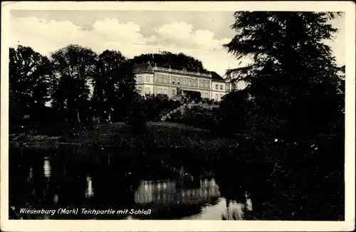 Ak Wiesenburg in der Mark, Teichpartie mit Schloss