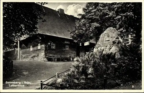 Ak Sonneberg Thüringen, Partie am Lutherhaus, Gedenkstein