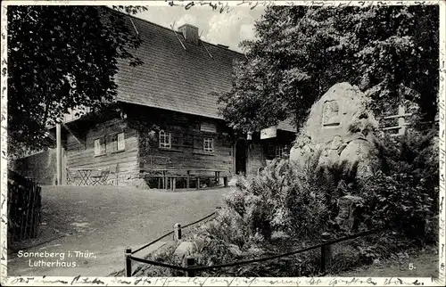 Ak Sonneberg Thüringen, Partie am Lutherhaus, Gedenkstein