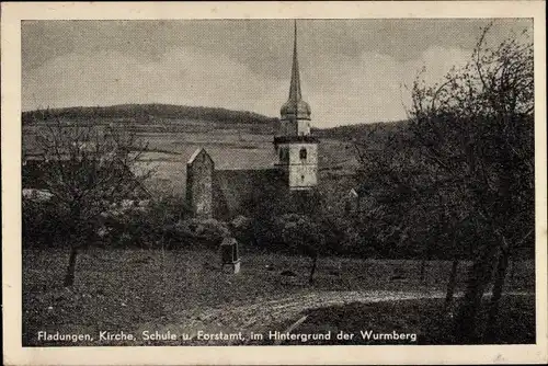 Ak Fladungen in der Rhön Unterfranken, Schule, Forstamt, im Hintergrund der Wurmberg