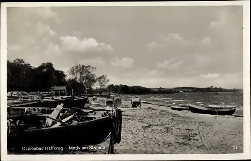 Ak Haffkrug Scharbeutz Ostholstein, Motiv am Strande, Boote