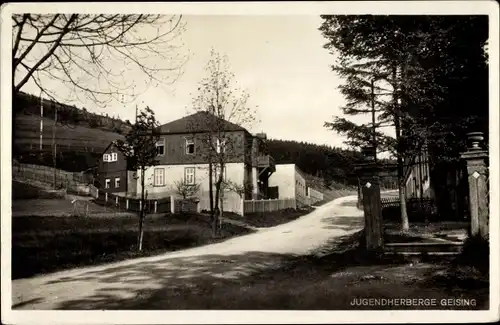 Ak Geising Altenberg Erzgebirge, Blick auf die Jugendherberge, Straßenseite