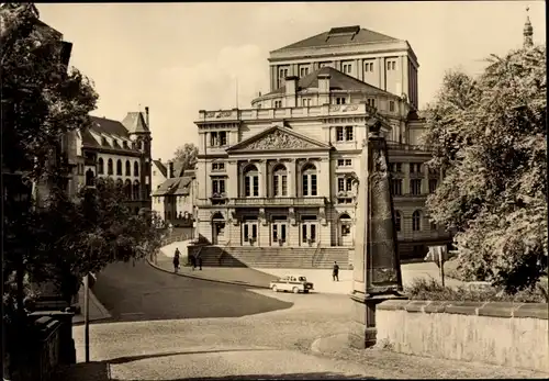 Ak Altenburg in Thüringen, Straßenpartie mit Blick auf das Landestheater