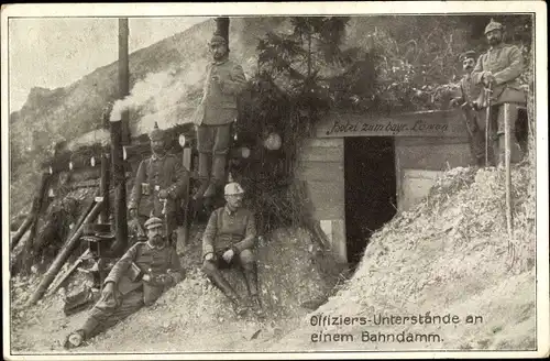 Ak Offiziers-Unterstände an einem Bahndamm, Deutsche Soldaten, I. WK