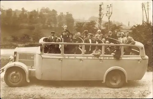 Foto Ak Reisebus, Touristen, SLA Lourdes