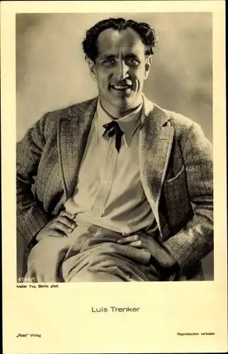 Ak Schauspieler und Bergsteiger Luis Trenker, Portrait, Hemd, Mantel