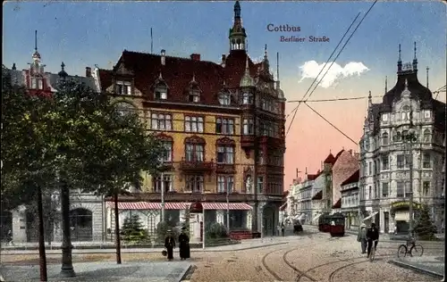 Ak Cottbus Niederlausitz, Berliner Straße, Geschäftshäuser, Straßenbahn