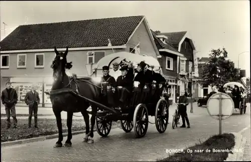 Ak Borger Odoorn Drenthe Niederlande, Op naar de Boerenbruiloft, Kutsche