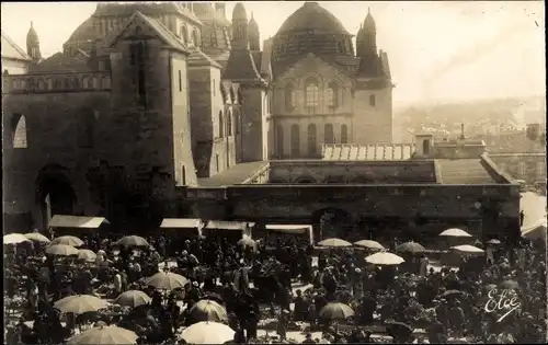 Ak Périgueux Nouvelle-Aquitaine Dordogne, le Marché et la Cathedrale