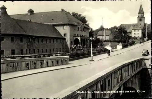 Ak Döbeln in Mittelsachsen, Blick zum Stadtbad und zur kath. Kirche